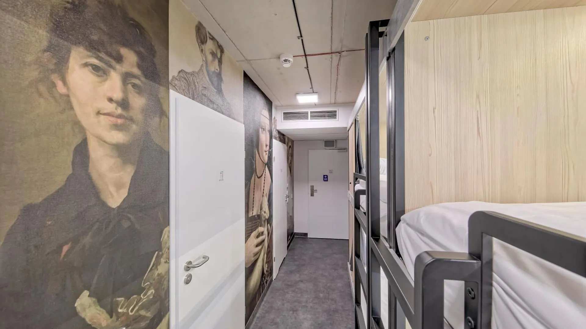 Easy One Premium Art Aparthotel Krakow 0*,  Poland