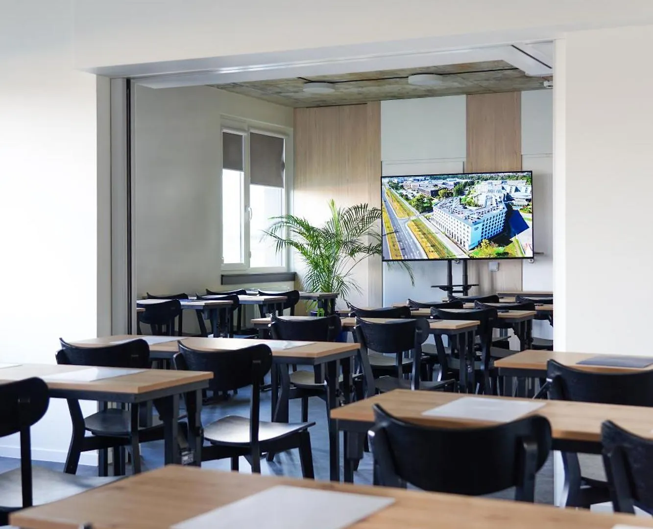 Easy One Premium Art Aparthotel Krakow 0*,